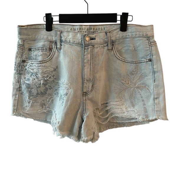 American Eagle Outfitters Pants - American Eagle High Rise Shorts 14
Destroyed Shortie Patch Embroidery
Vtg Parrot